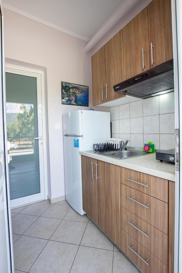Vordos Rooms Vrasná Exterior foto
